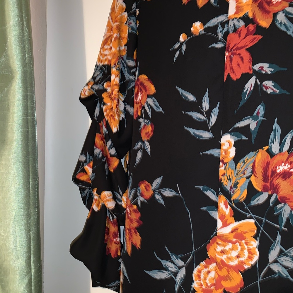 Floral Ruffle - Picture 3 of 4